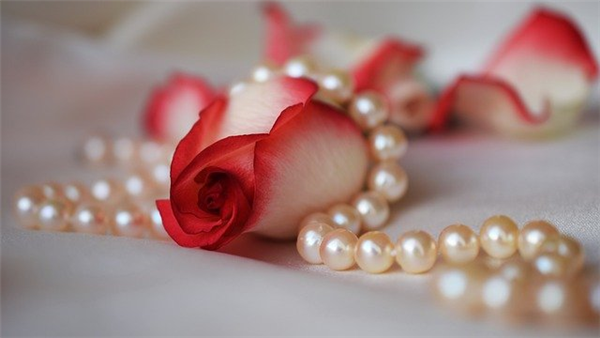 Quels sont les types de bijoux en perles disponibles dans une joaillerie à paris??