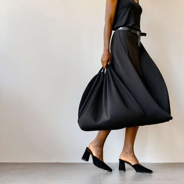 Jupe Noire : Conseils pour un Look Chic et Élégant