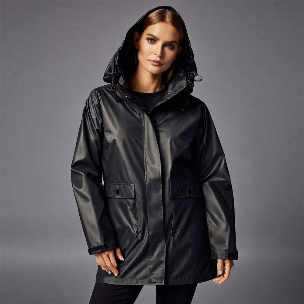 Top 10 des pièces tendances à adopter pour affronter la pluie cette saison