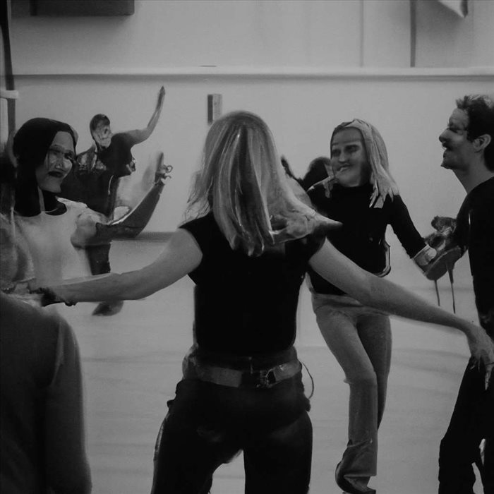 Style Années 70 : Guide Complet pour Votre Soirée