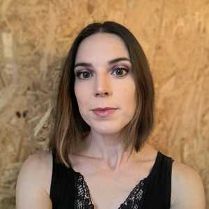 Caroline , un styliste ongulaire à Limoux