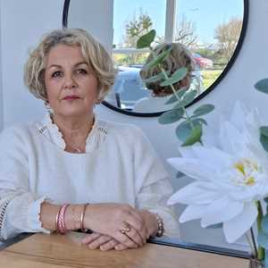 NATHALIE , un perruquier à Lesparre-Médoc