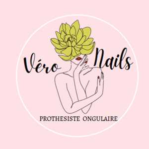 Véronique , un technicien en bar à ongles à Le Blanc